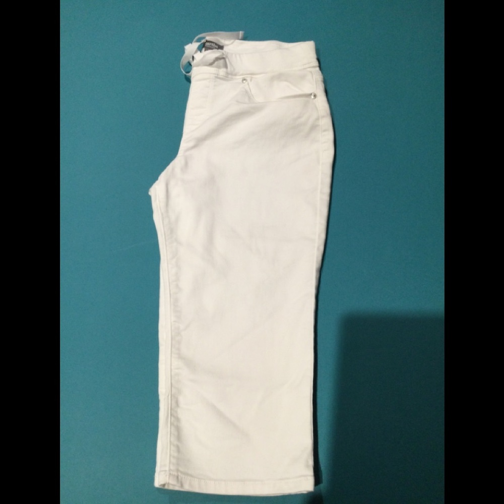Martha Stewart Drawstring White Capris